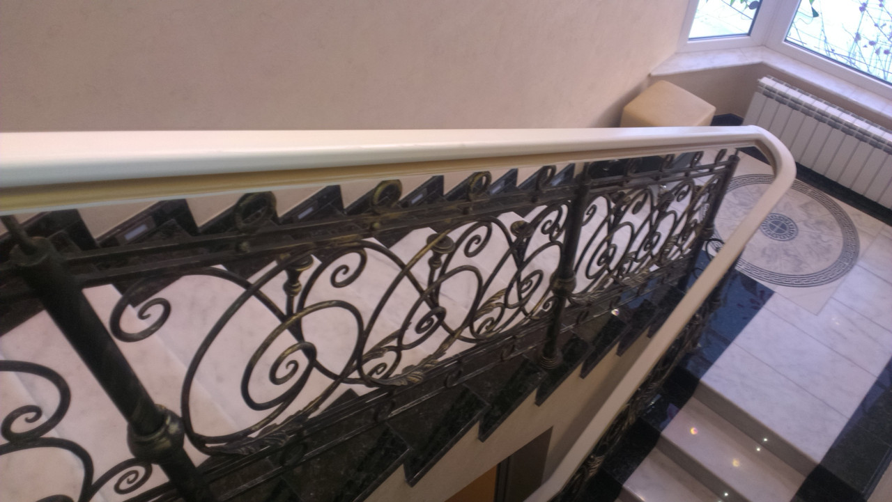 Ковані перила з мармуром