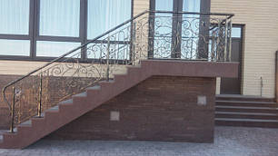 Ковані перила на ганок