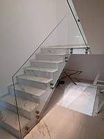 Перила скляні на точках з алюмінію