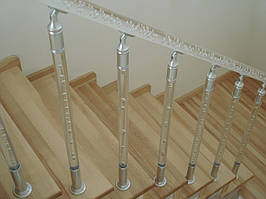 Акрилові перила PleksiGlass срібло з акриловим поручнем на дерев'яних сходах