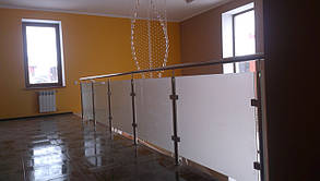 Перила нержавіючі на балкон круглі зі склом 2