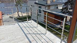 Перила нержавіючі на балкон квадратні  з леєрами 2