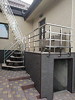 Перила нержавіючі на ганок квадратні з леєрами 1