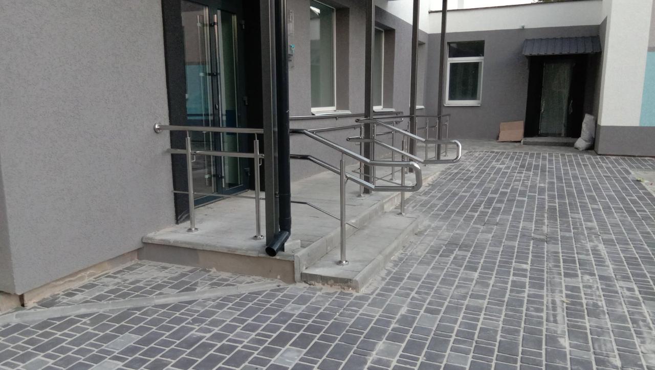 Перила нержавіючі на ганок круглі з леєрами 8