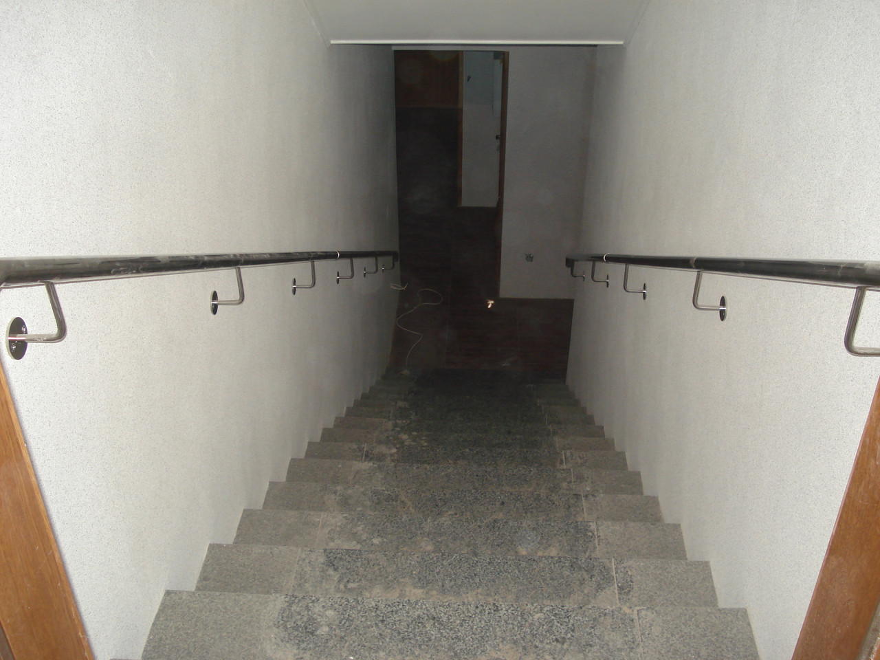 Поручень до стіни із нержавіючої сталі