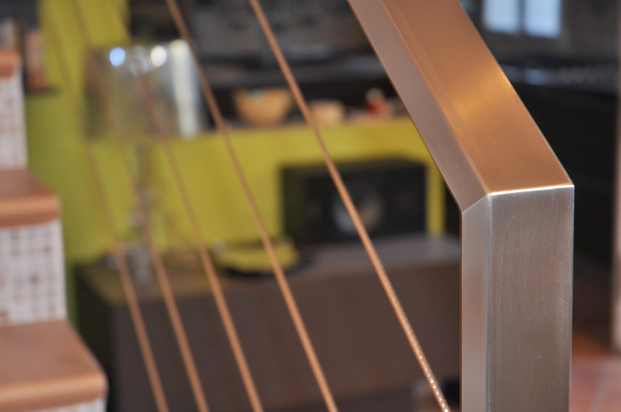 Перила нержавіючі на сходи з тросами