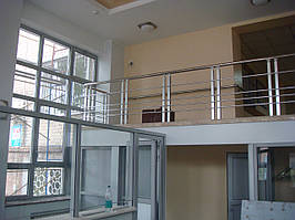 Пеирла нержавіючі  на балкон с леерами