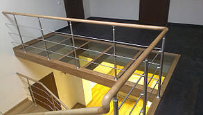 Пеирла нержавіючі  на балкон с поручнем із дерева