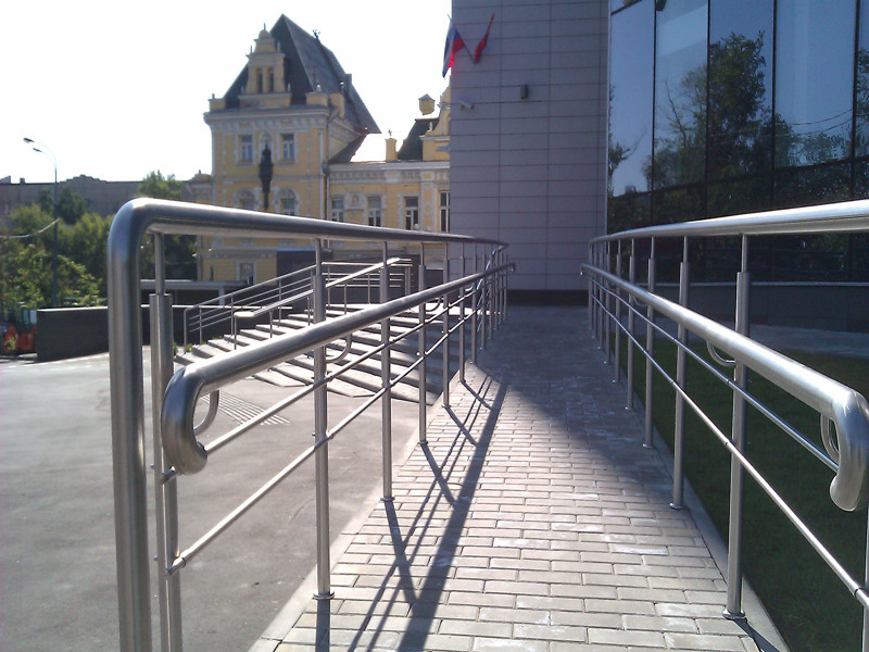 Перила нержавіючі на пандус 13