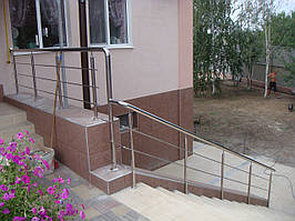 Перила нержавіючі на ганок круглі з леєрами 10