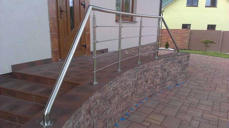 Перила нержавіючі на ганок круглі з леєрами 14