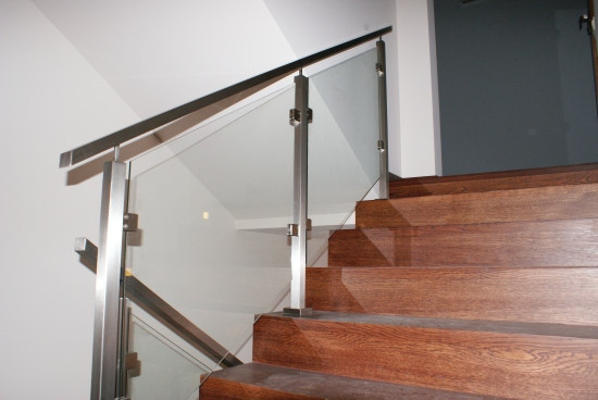 Перила нержавіючі на сходи квадратний профіль зі склом 5