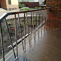 Перила нержавіючі на балкон квадратні з вертикальними прутами