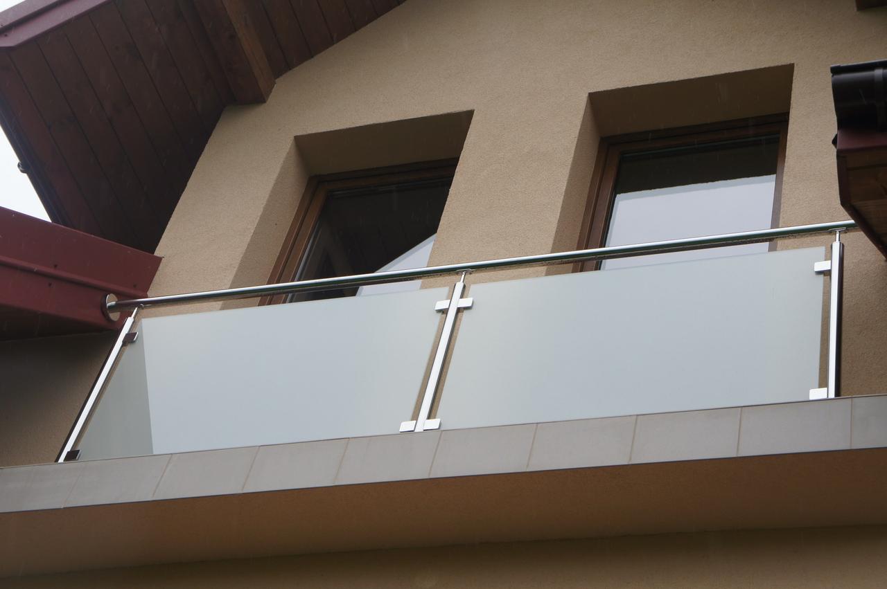 Перила нержавіючі на балкон круглі зі склом 5