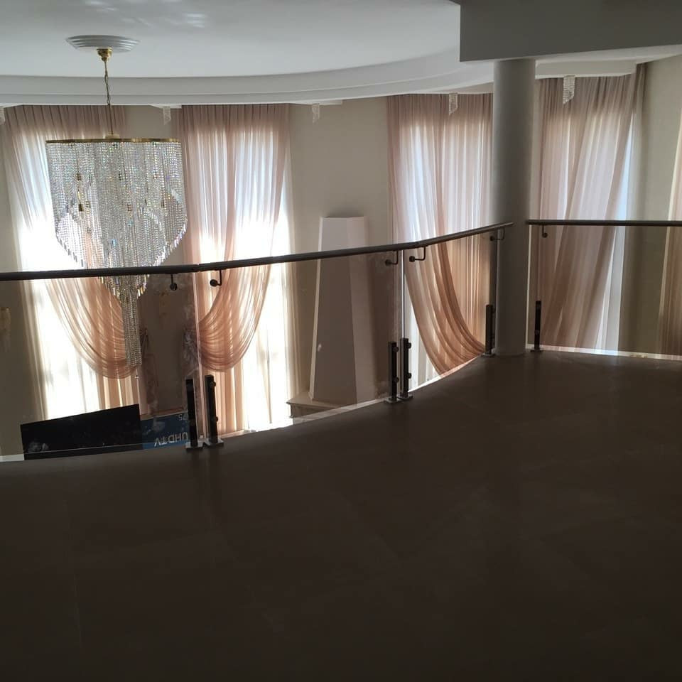 Перила скляні ,ніжка з нержавіючої сталі на сходи 2