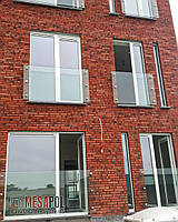 Перила скляні на точках з алюмінію  на балкон 1