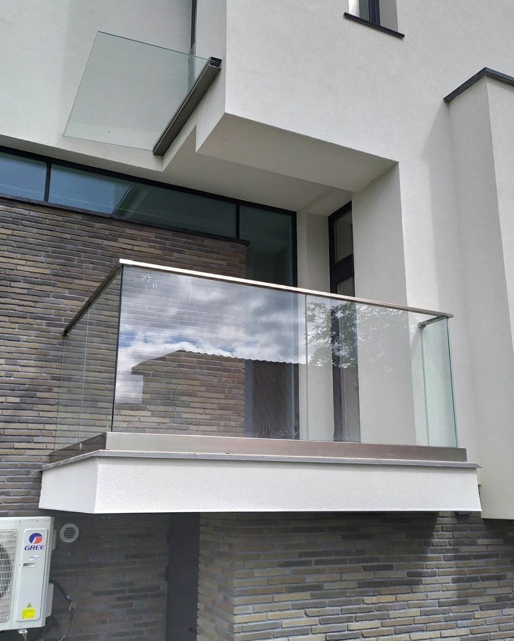 Поручні скляні на шині 16