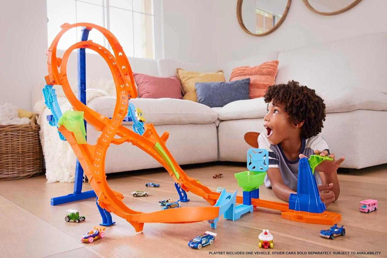 Трек Хот Вілс Вертикальна вісімка Hot Wheels Toy Car Track Set with Figure-8 Jump