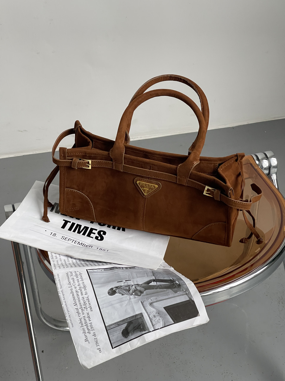 Сумка жіноча Prada Medium Suede Tote Bag через плече карамель Прада