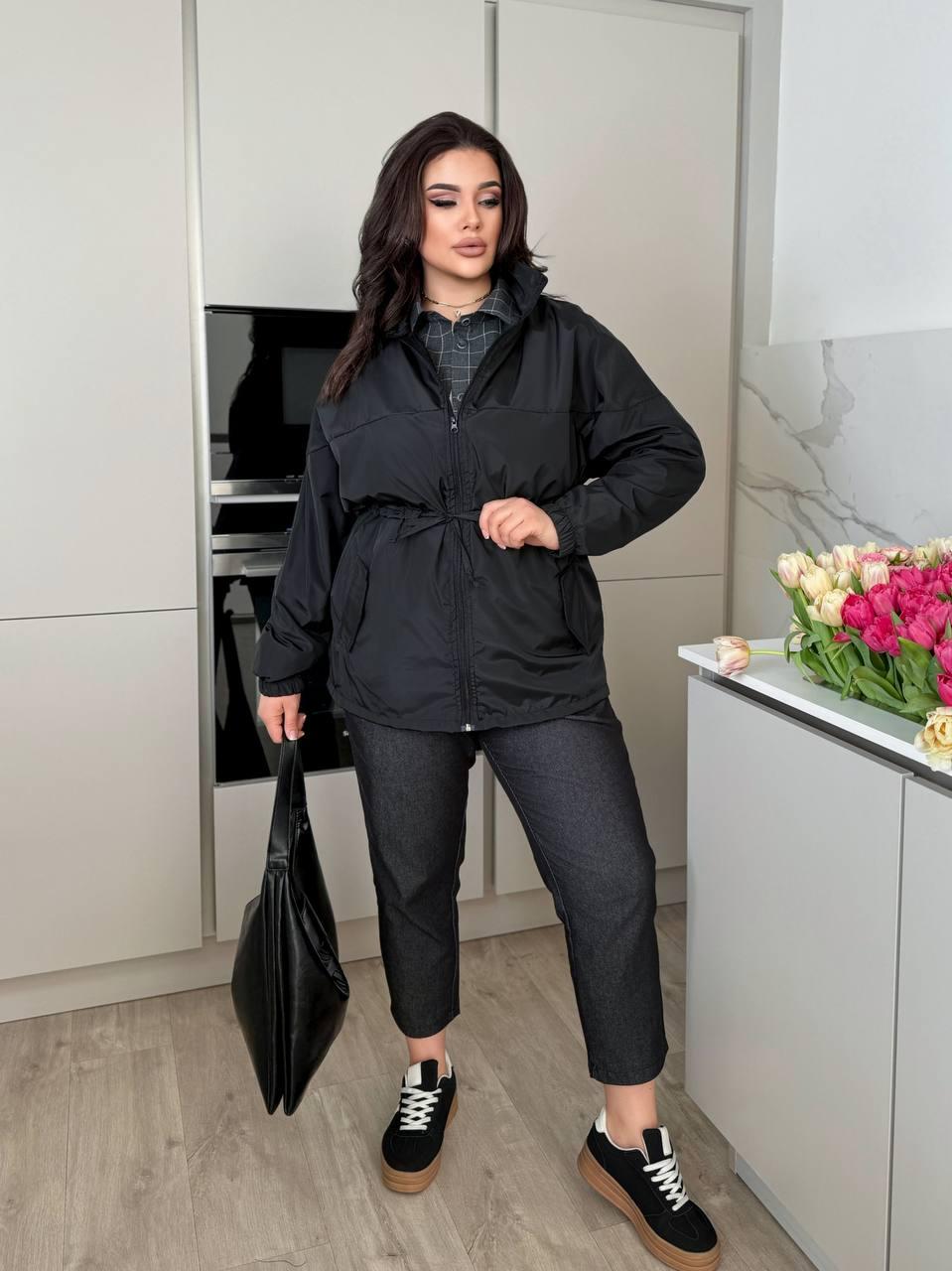 Жіноча подовжена куртка вітрівка з куліскою на талії великого розміру plussize 48-62 на блискавці без капюшона