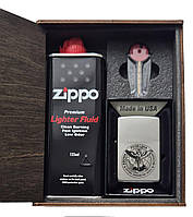 Подарунковий набір Zippo: Дерев’яна коробка + Бензин + Кремні + Запальничка Zippo 205 з гравіюванням на замовлення - Емблема ГУР
