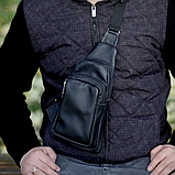Стильна сумка чоловіча - бананка, слінг нагрудна з натуральної шкіри на блискавці чорна, фото 9