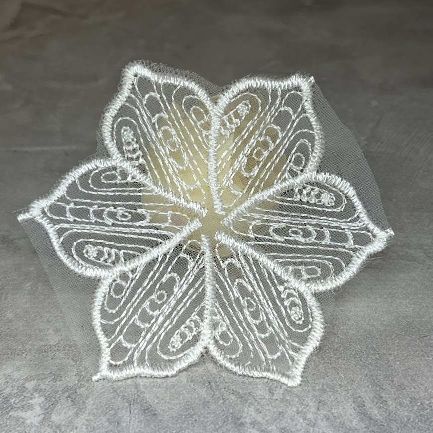 Вишитий Мереживний декор Квітка, розмір 7,8 см, колір білий, арт 014041, 1 шт, Білий, фото 1