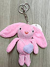 М'яка іграшка — брелок Зайчик із сумочкою 15 см Рожевий