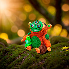 Іграшка ручної роботи кишеньковий друг / Фігурка талісман для дому з валяної вовни екологічна