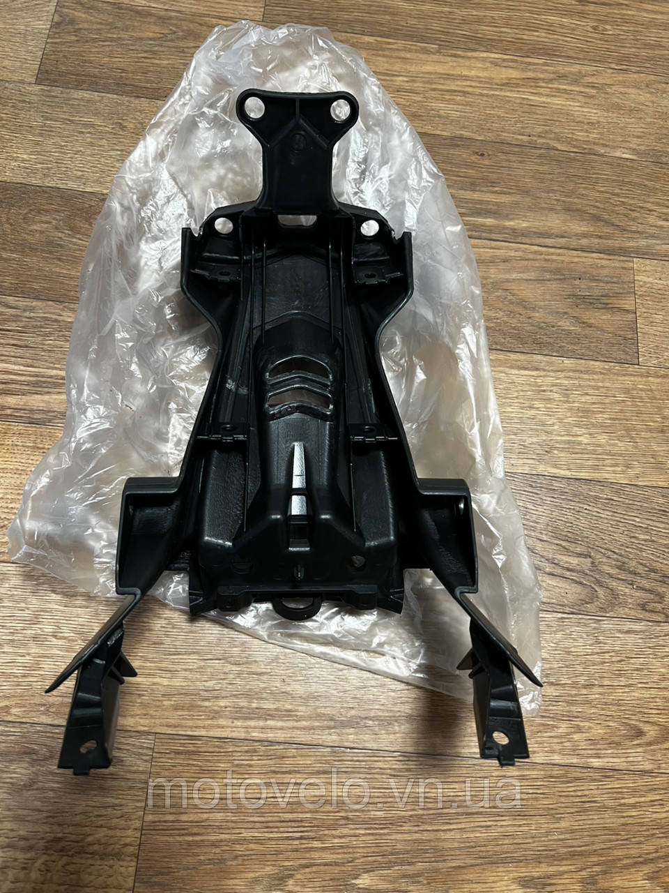 Пластик крило заднє SPARK SP200R-33