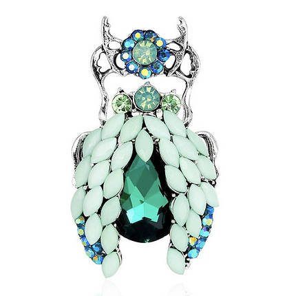 Брошка на сріблястій основі жук із стразами, що переливаються, і блакитними крилами розмір 45х30 мм, фото 1