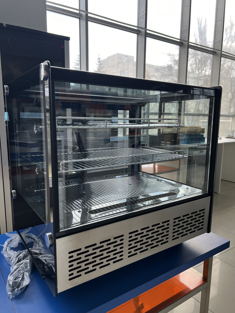 Холодильна вітрина HURAKAN HKN-LPD120S