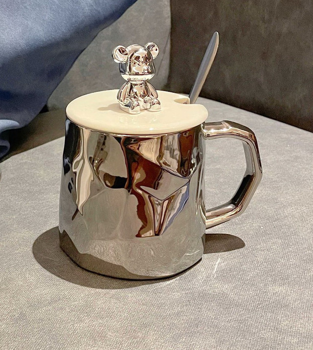 Чашка с медведем и ложкой в авторской упаковке. Подарочный набор чашка с дизайнерской фигуркой в упаковке Чашка с медведем и ложкой в авторской упаковке. Подарочный набор чашка с дизайнерской фигуркой в упаковке