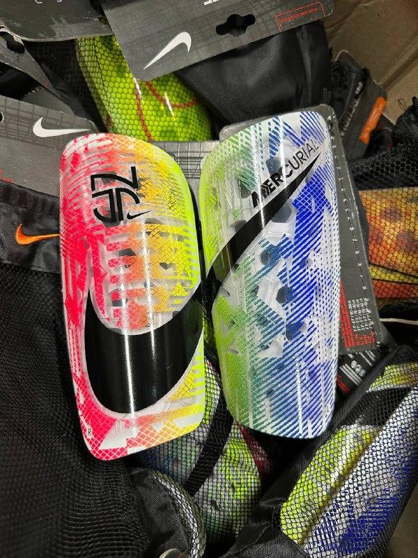 Футбольні щитки Nike Mercurial Litе/ щитки найк меркуріал