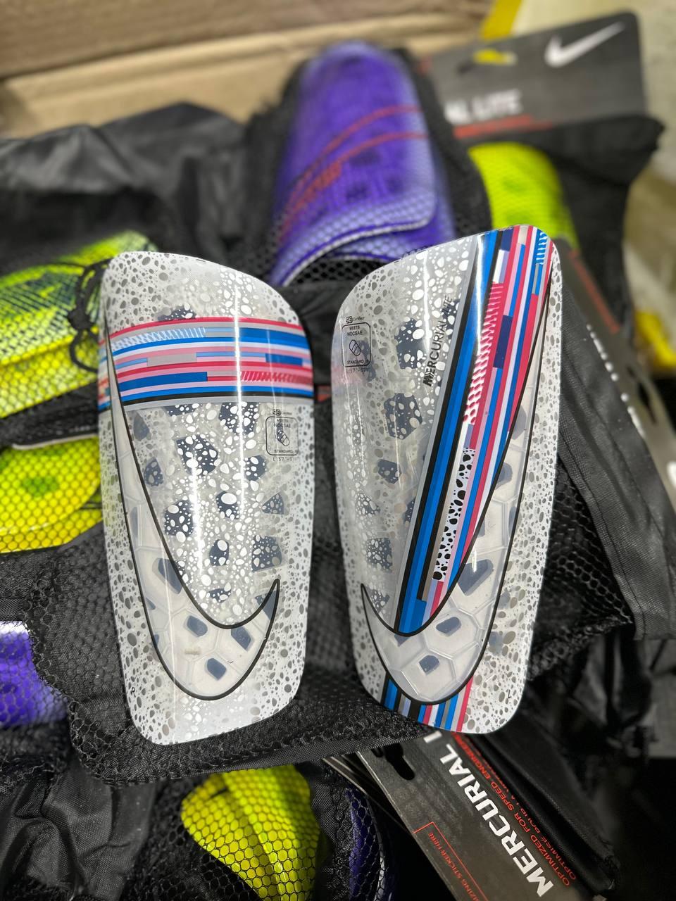 Футбольні щитки Nike Mercurial Litе/ щитки найк меркуріал