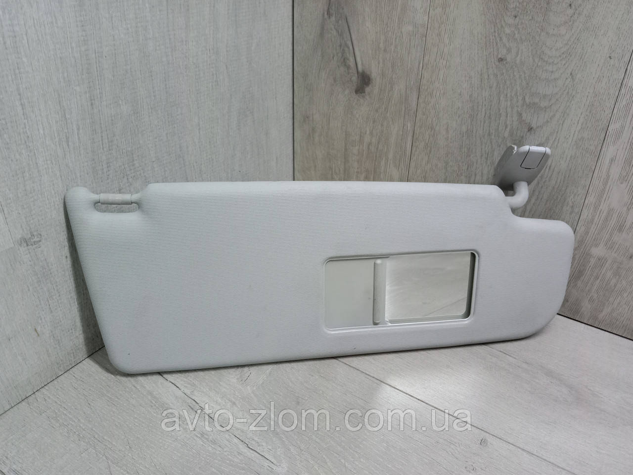 Сонцезахисний козирок Skoda Octavia A5, Fabia 2. Шкода. Правий. 3T0857552., фото 1
