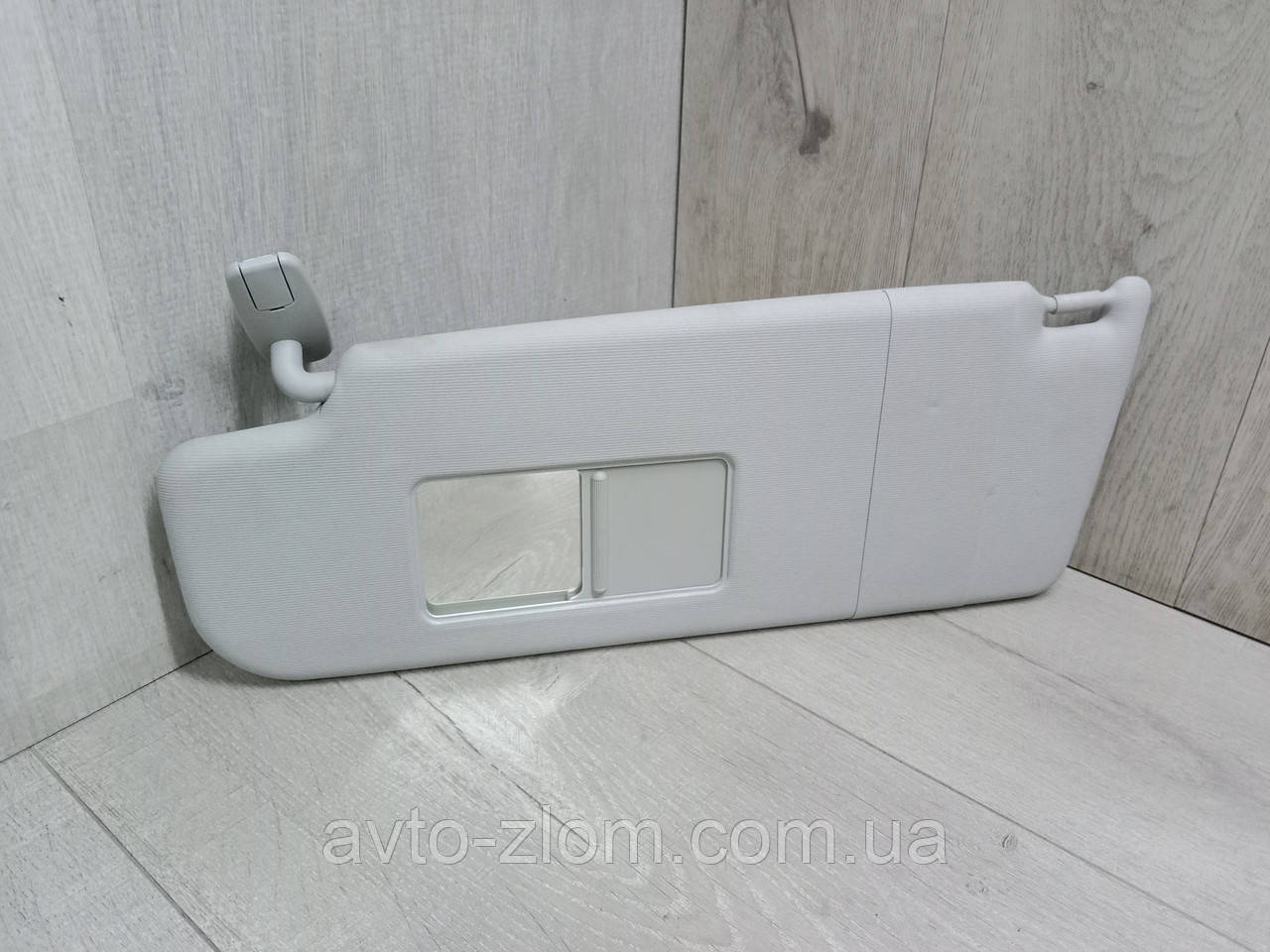 Сонцезахисний козирок Skoda Octavia A5, Fabia 2. Шкода. Лівий. 3T0857551., фото 1