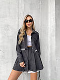 Графітовий жіночий вельветовий костюм: жакет і спідниця-шорти, фото 7