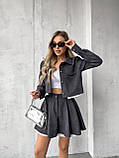 Графітовий жіночий вельветовий костюм: жакет і спідниця-шорти, фото 4