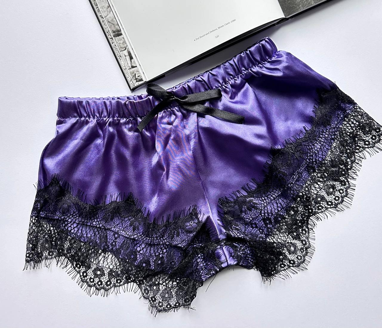 Атласні шорти з мереживом