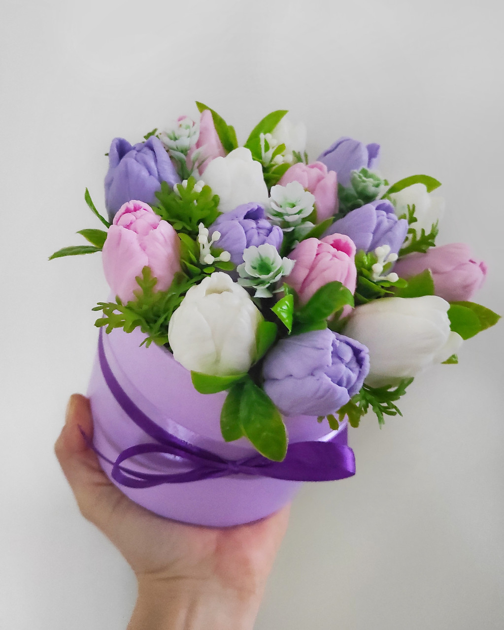 Букет тюльпанів з мила в  капелюшній коробці 15шт