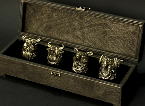 Набір із 4 бронзових чарок "Ведмідь" у подарунковому футлярі ручна робота українських майстрів