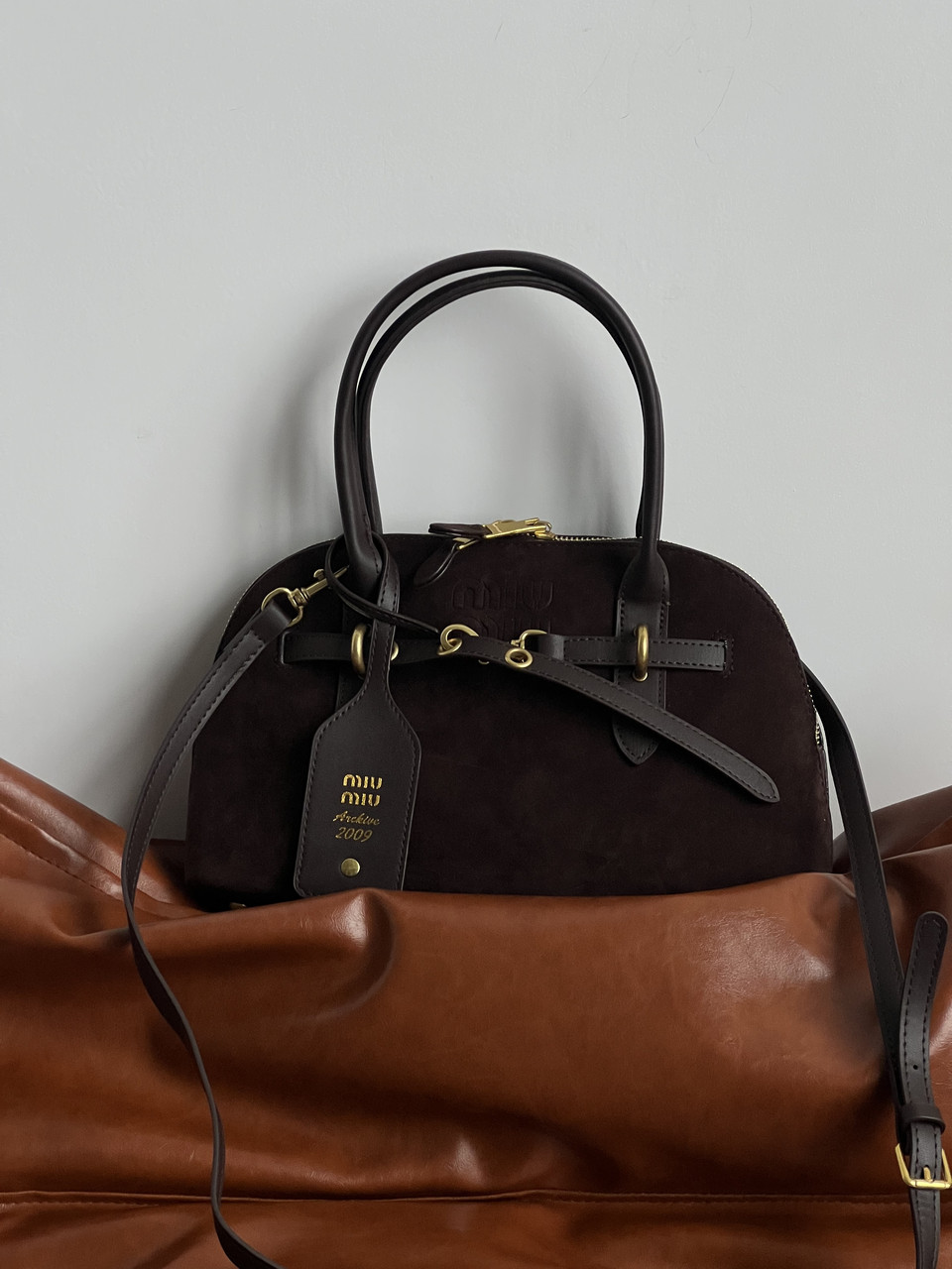Сумка жіноча Miu Miu Aventure Nappa Suede шоколадний замш через плече Міу Міу