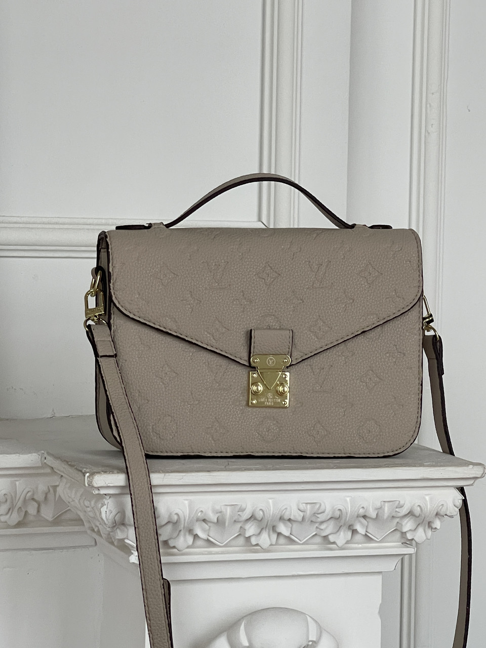 Сумка жіноча Луї Вітон через плече Louis Vuitton Medium Pochette кремовий, фото 1