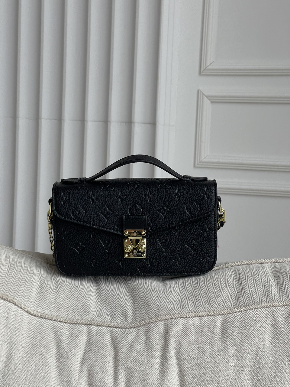 Сумка жіноча Луї Вітон через плече Louis Vuitton Medium Pochette чорний міні