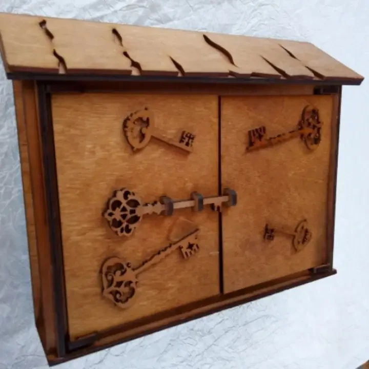 Ключниця настінна з елементами декору з дерева на 6 гачків, двостулкова закрита, Хатинка, фото 1