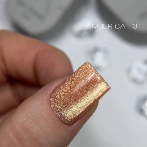 Гель-лак Кошаче Око SAGA professional Amber CAT 03, бежевий Новинка 2025 року. Котяче око.
