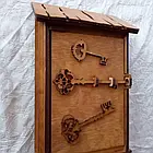 Ключниця з дерева Будиночок настінна закрита для 4 пар ключів, Хатинка, фото 3