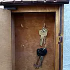 Ключниця з дерева Будиночок настінна закрита для 4 пар ключів, Хатинка, фото 4