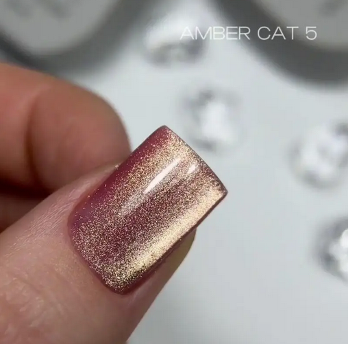 Гель-лак Кошаче Око SAGA professional Amber CAT 05, рожево-бежевий Новинка 2025 року. Котяче око., фото 1
